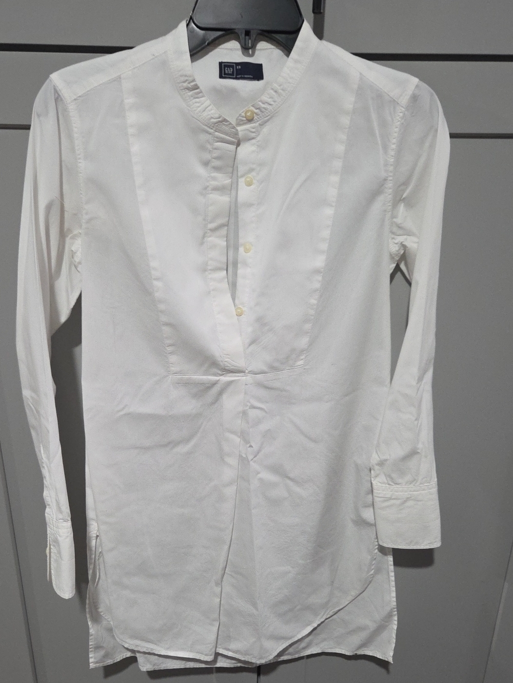 GAP Men’s White Band Collar Button-Front Shirt